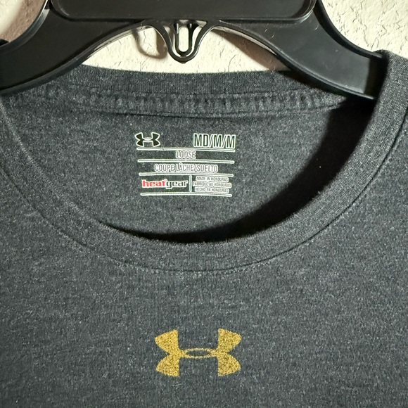 Men’s M Dark Gray Under Armour Heatgear Loose Fit, Athletic, Workout Tee Shirt - Picture 4 of 5